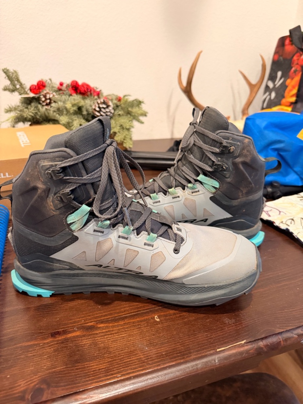 Altra Women's Gray Hiking Boots with Teal Accents - Picture 4 of 8